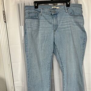 Levi's - Shaping Skinny Capri - Womens 20W